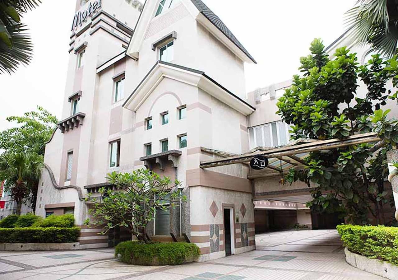 Royal Group Motel Chien Kuo Branch Kaohsziung Kültér fotó