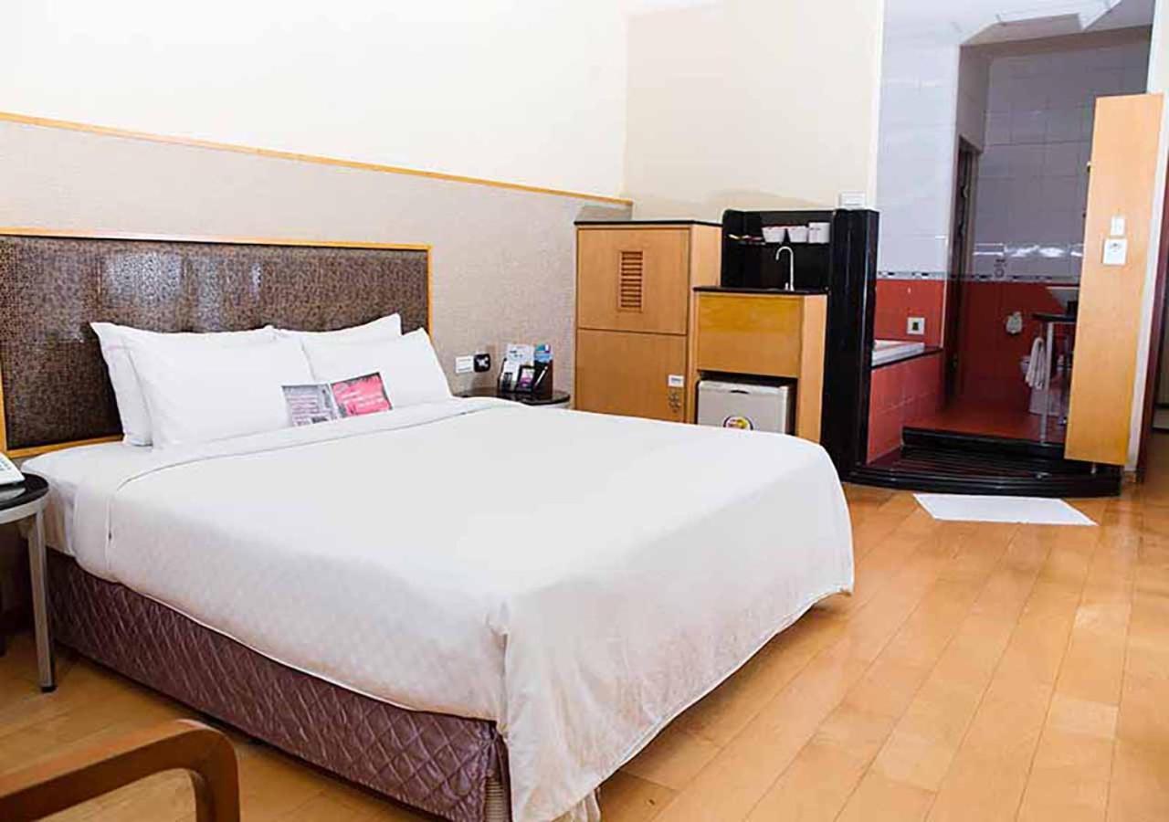 Royal Group Motel Chien Kuo Branch Kaohsziung Kültér fotó