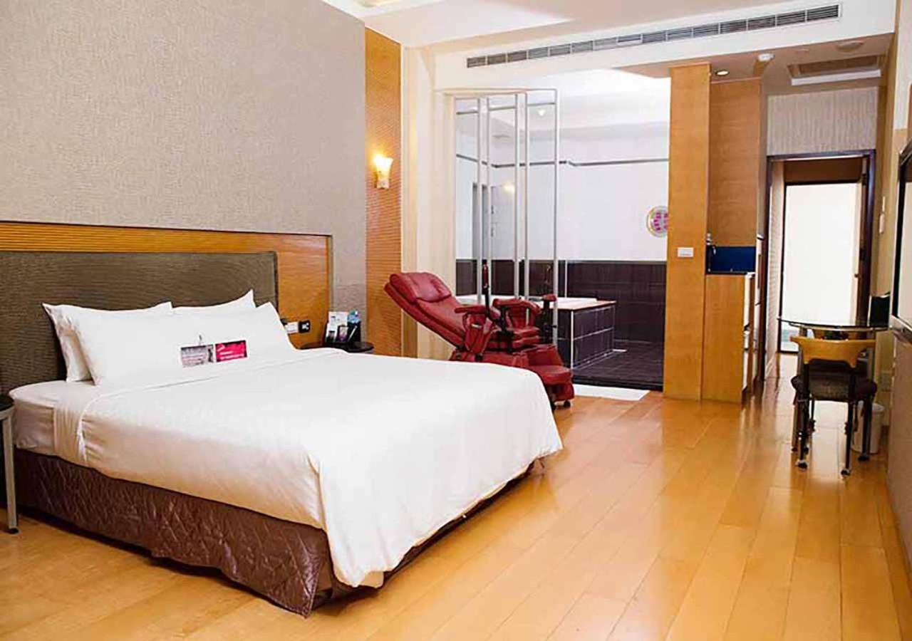Royal Group Motel Chien Kuo Branch Kaohsziung Kültér fotó